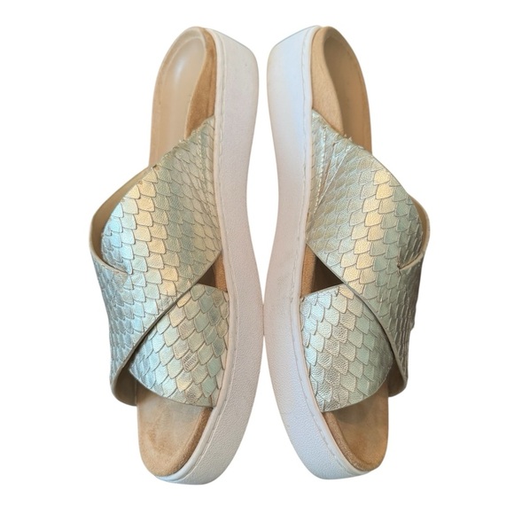 Vionic Splendid Lou Womens Strap Sandal Gold - Picture 2 of 7